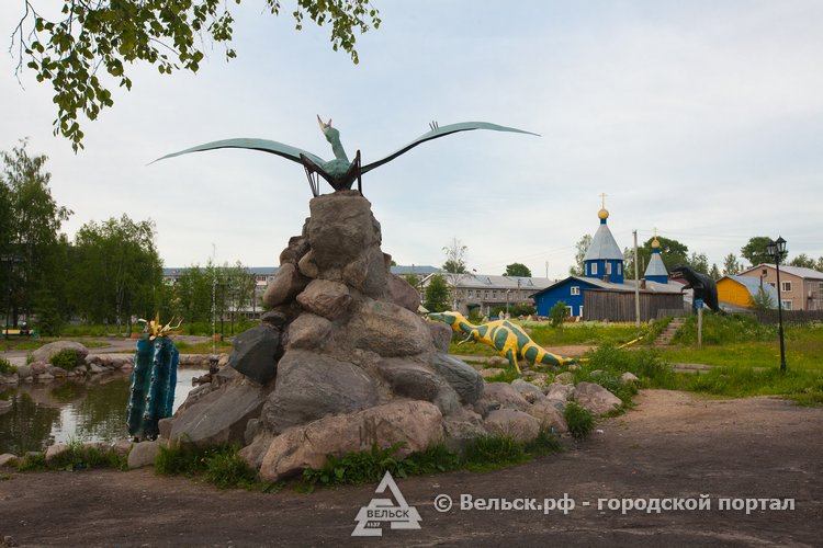 Коноша вельск. Парк динозавров в Коноше Архангельской области. Стелла Коноша. Поселок Коноша Архангельская область. Достопримечательности Коноши Архангельской области.